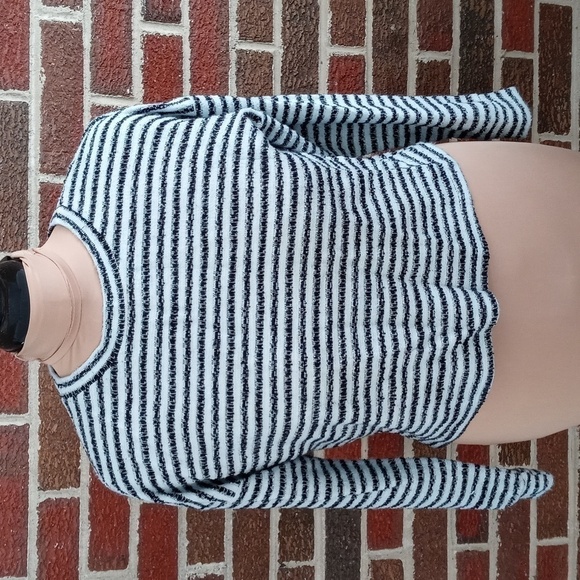 Urban romantics XL long sleeve crop top - Picture 1 of 6